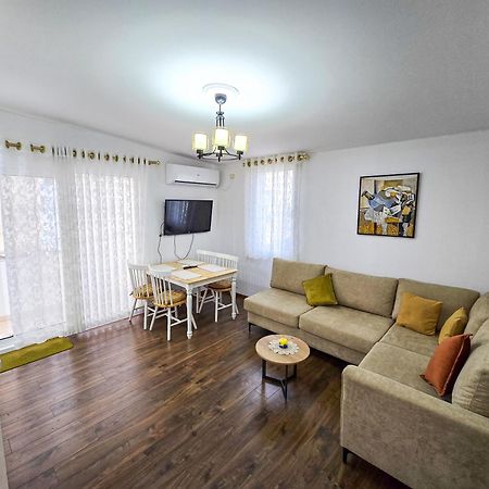 טיראנה Lake Park 2Br Apartment מראה חיצוני תמונה