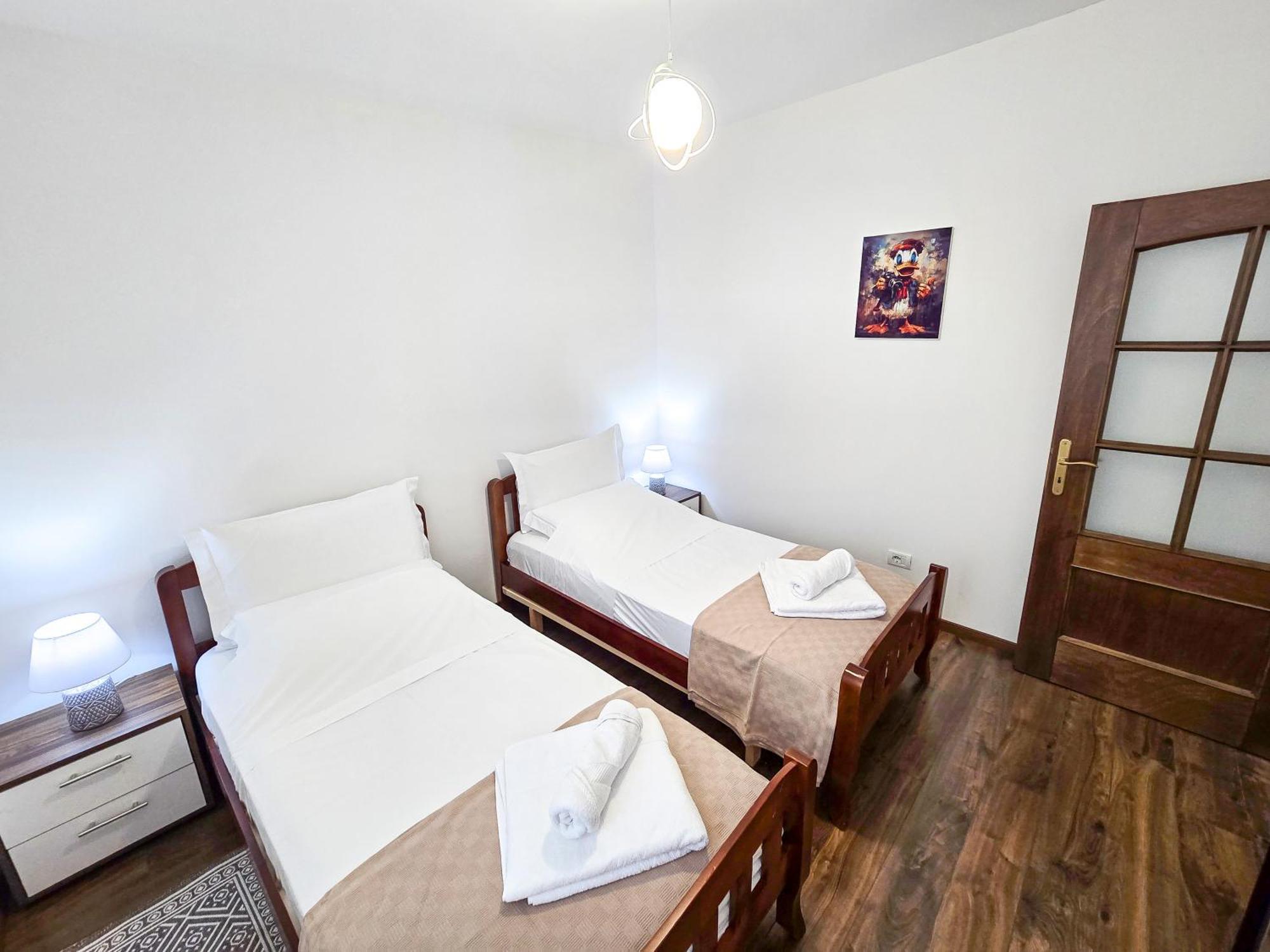 טיראנה Lake Park 2Br Apartment מראה חיצוני תמונה