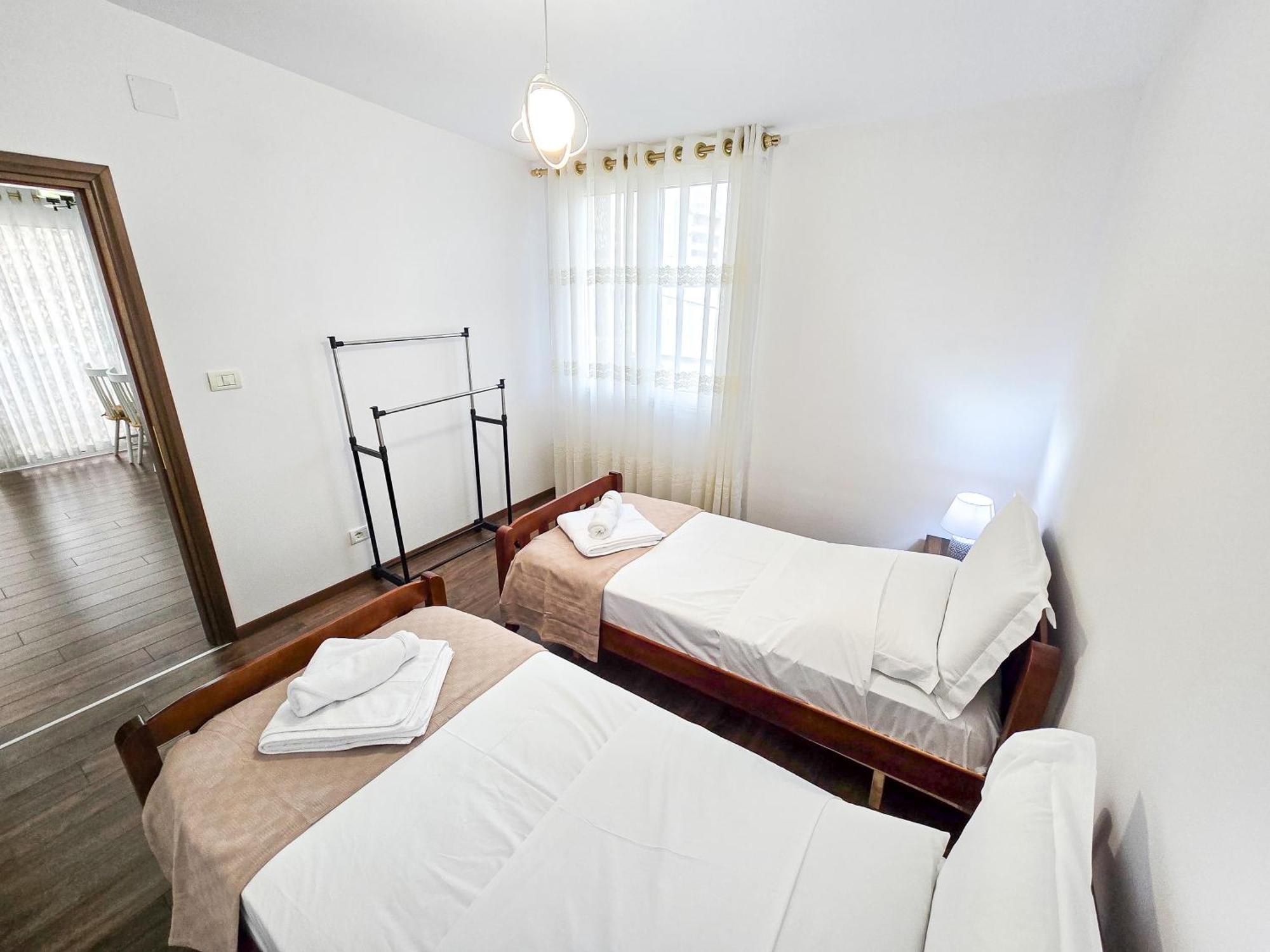טיראנה Lake Park 2Br Apartment מראה חיצוני תמונה