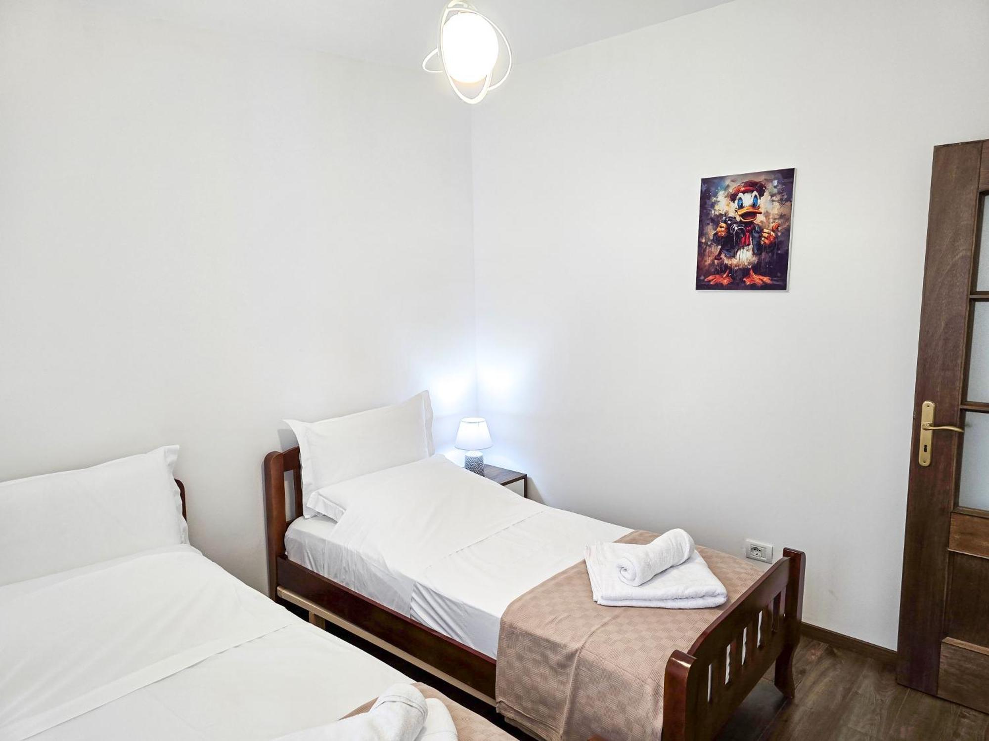 טיראנה Lake Park 2Br Apartment מראה חיצוני תמונה