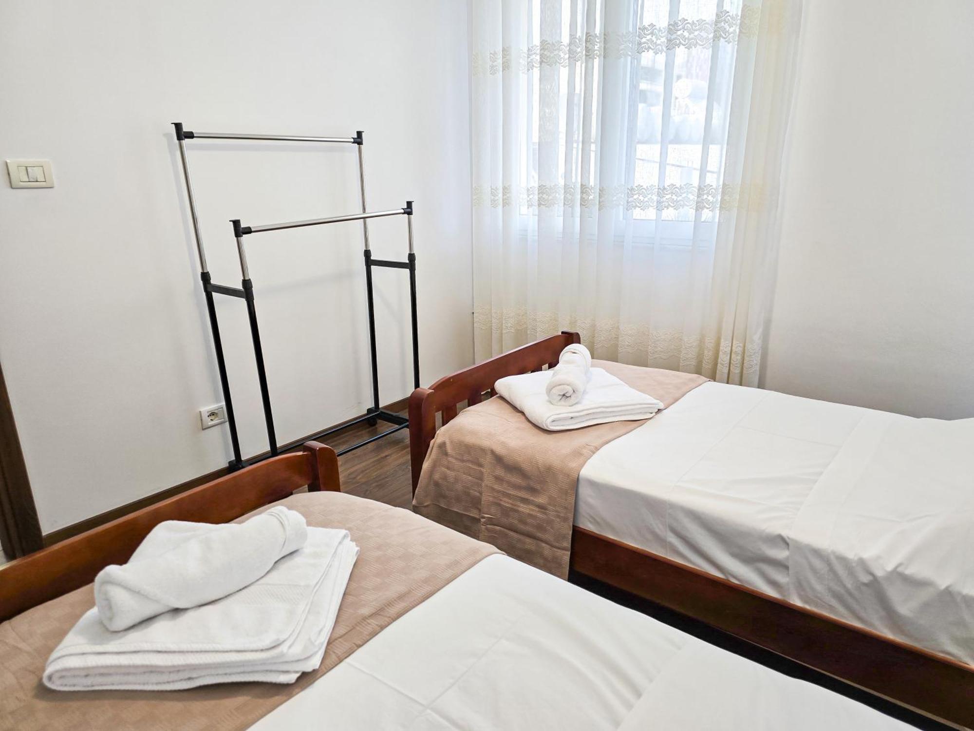 טיראנה Lake Park 2Br Apartment מראה חיצוני תמונה