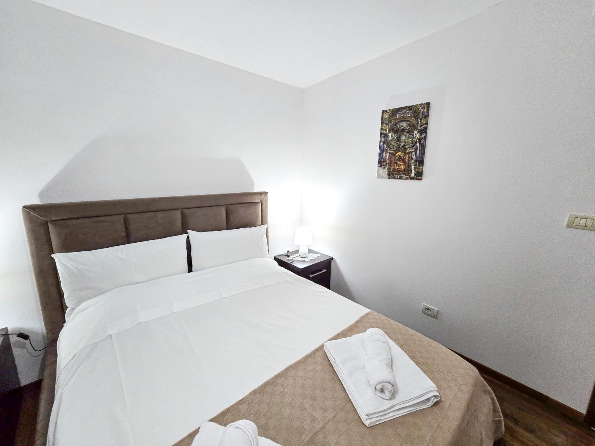 טיראנה Lake Park 2Br Apartment מראה חיצוני תמונה